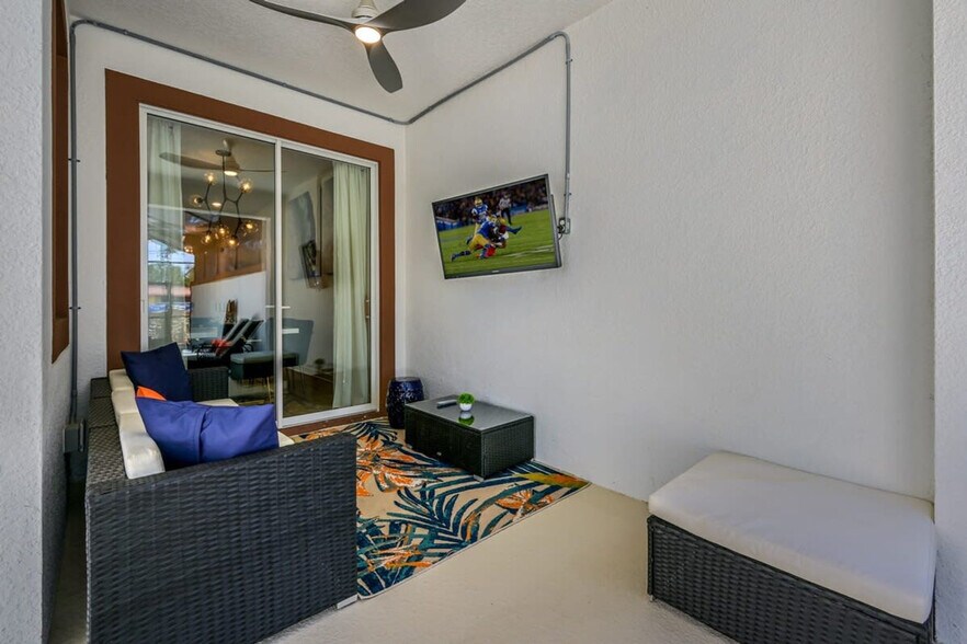 Building Photo - 5047 Windermere Ave