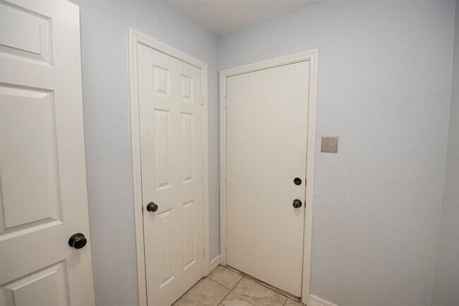 Building Photo - 2030 Cutter Dr