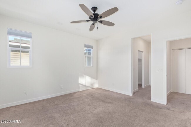 Building Photo - 3218 W Glendale Ave