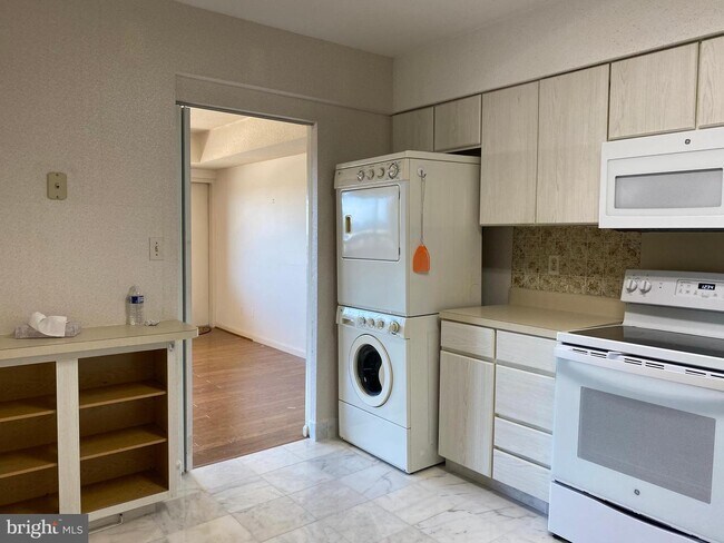 Building Photo - 3713 S George Mason Dr