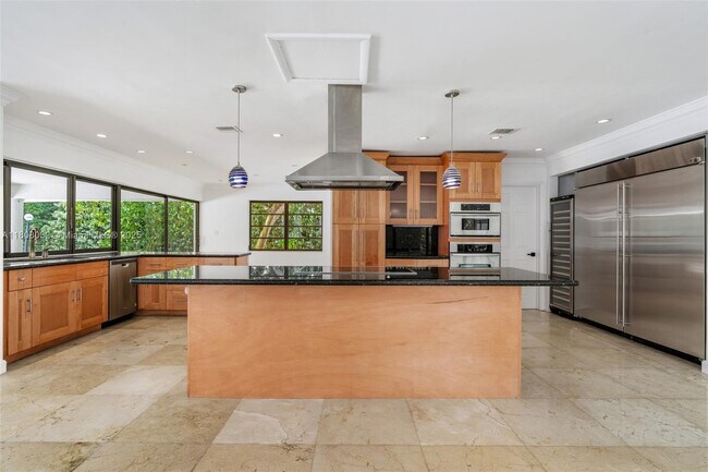 Building Photo - 8118 Los Pinos Blvd