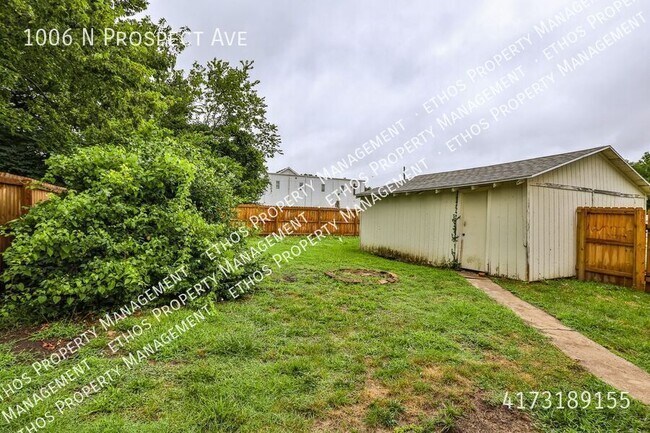 Building Photo - 1006 N Prospect Ave