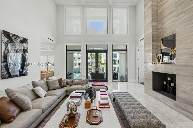 Building Photo - 2627 Castilla