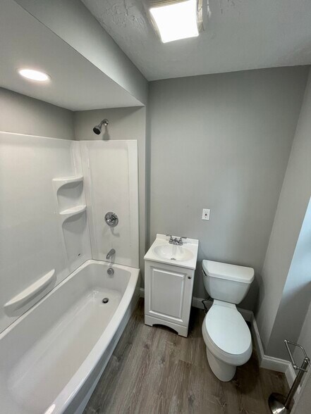 Building Photo - 58 Houghton St