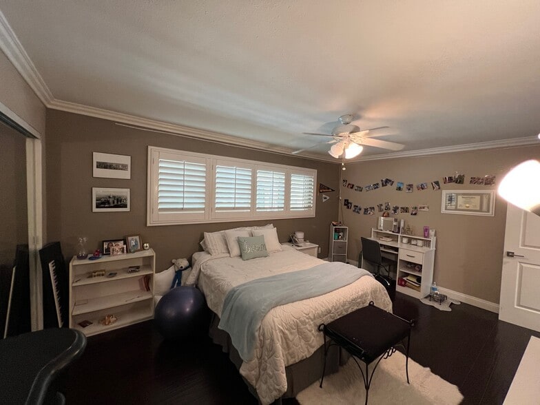 guest bedroom - 333 Newport Ave