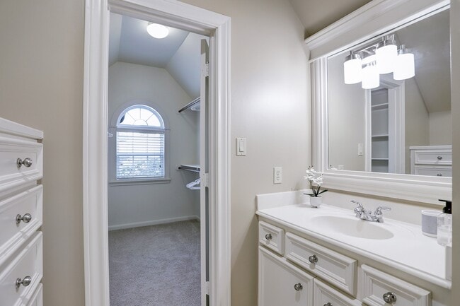 Building Photo - 127 E Bracebridge Cir