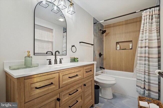 Building Photo - 127 Toledo Ln