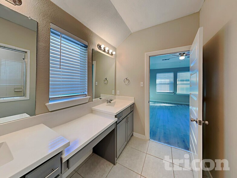 Building Photo - 2019 Clear Br Wy