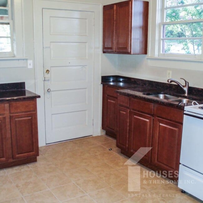 Building Photo - 16 W Stone Ave