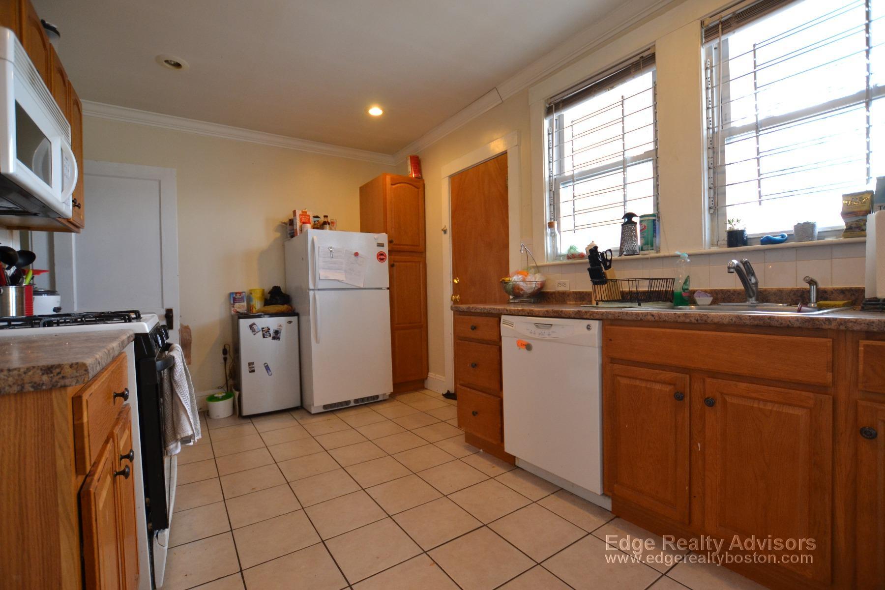 Building Photo - 20 Claymoss Rd