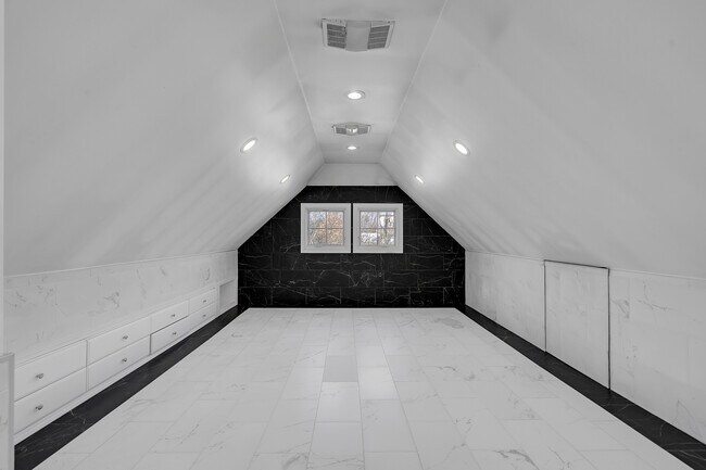 Building Photo - 7242 Greywall Ct