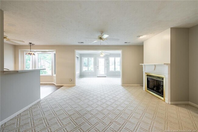 Building Photo - 789 Daphne Ln