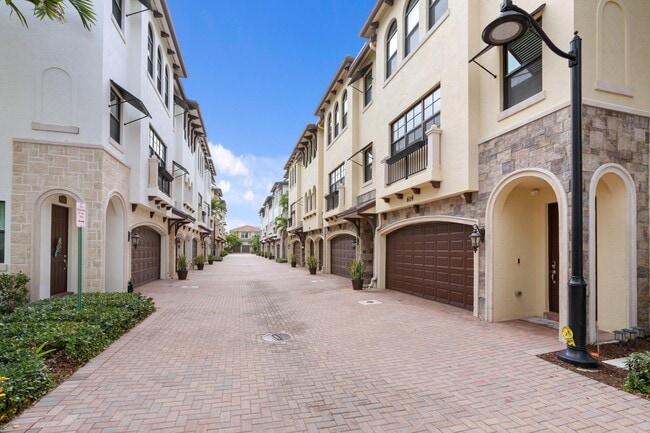 Building Photo - 614 Windward Cir S