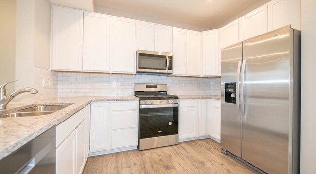 Building Photo - 4 Bed 2.5 Bath