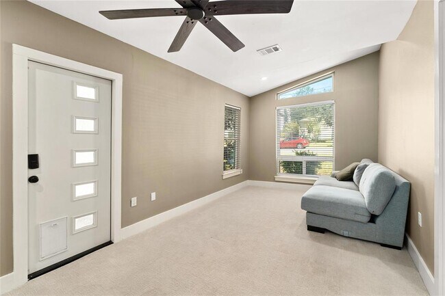 Building Photo - 1204 Eleanor St