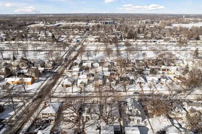 Building Photo - 3611 N Washburn Ave