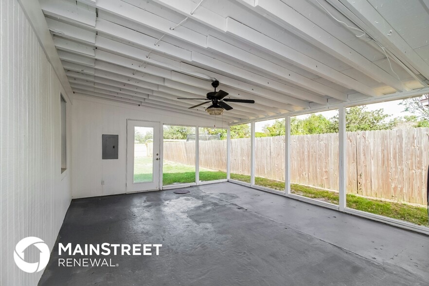 Building Photo - 2141 Ridge Dr