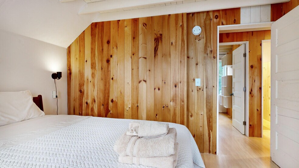 Building Photo - 42 Evergreen Ave