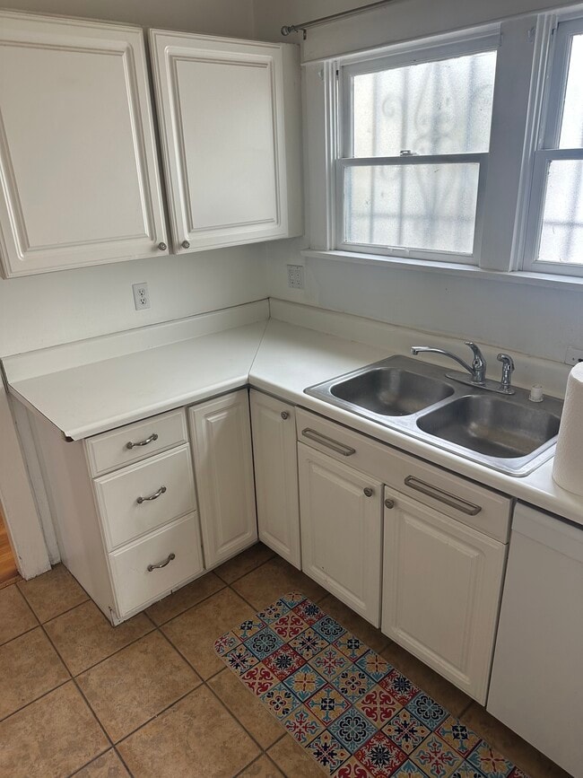 Building Photo - 4164 Prospect Ave