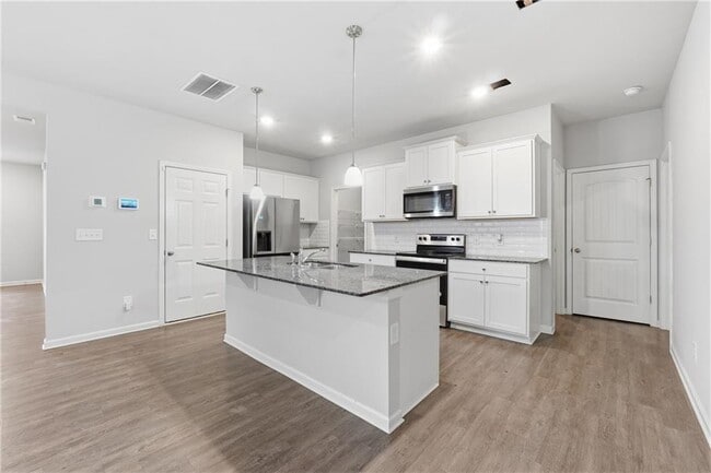 Building Photo - 6615 Bluffview Dr