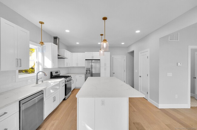 Building Photo - 183 Vesper St