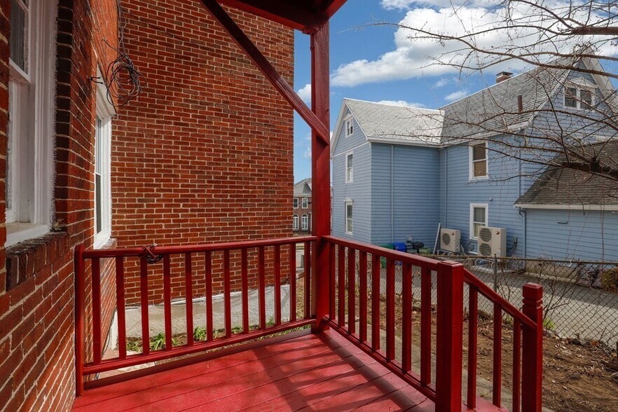 Building Photo - 61 Algonquin Rd