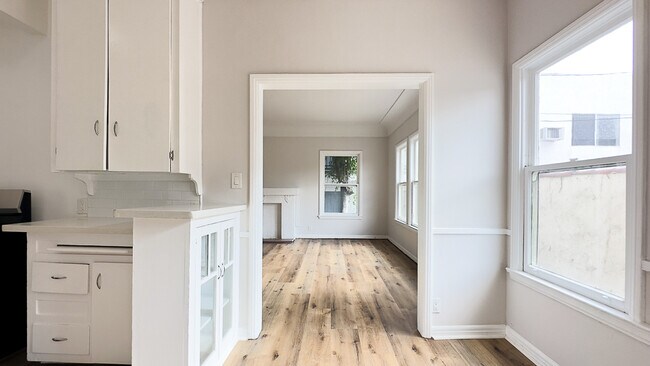 Building Photo - 201 S Alexandria Ave