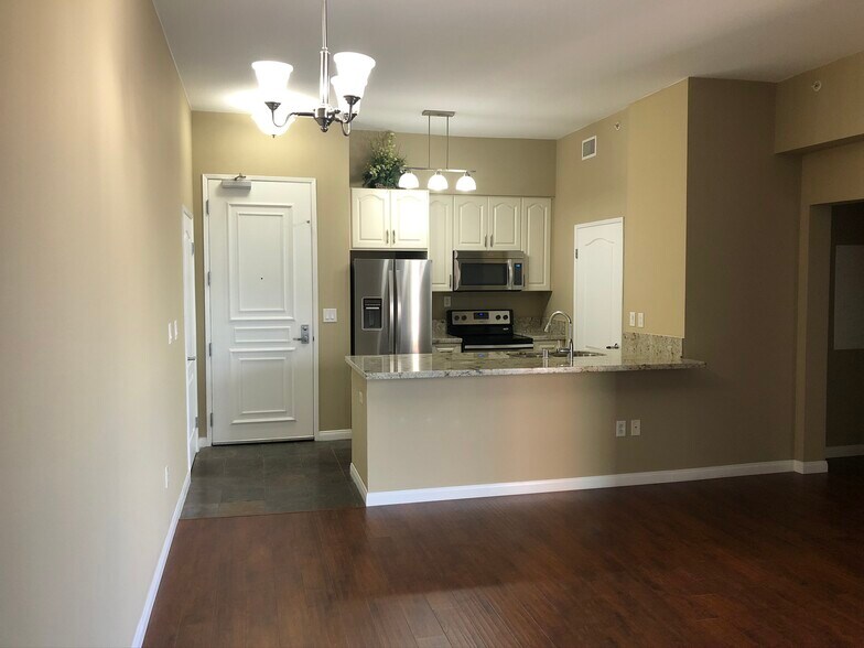 Building Photo - 388 E Ocean Blvd