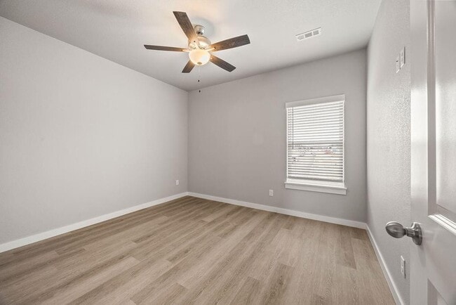 Building Photo - 1903-1 SW Poigai Wy