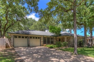 Building Photo - 307 Ridgewood Dr