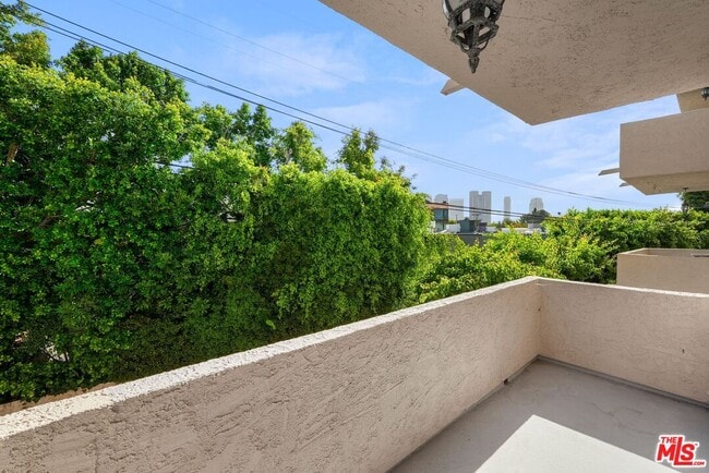 Building Photo - 10671 Holman Ave