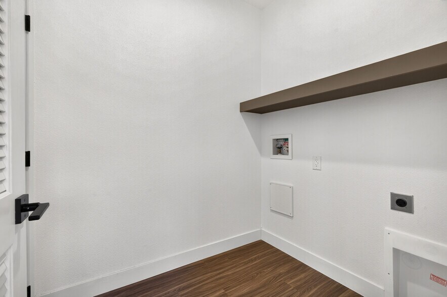 Building Photo - 464 Jessop Ave