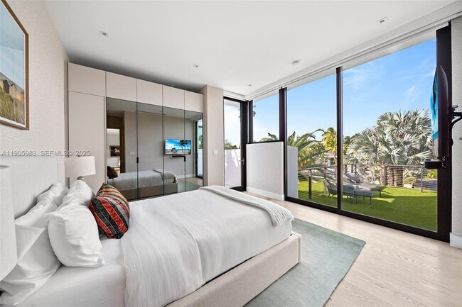 Building Photo - 4585 Nautilus Dr