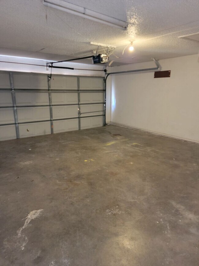 Building Photo - 6433-6435 Brookhaven Trail