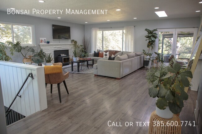Building Photo - 3281 E Fortuna Dr