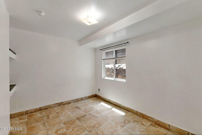 Building Photo - 540 S Yarbrough Dr