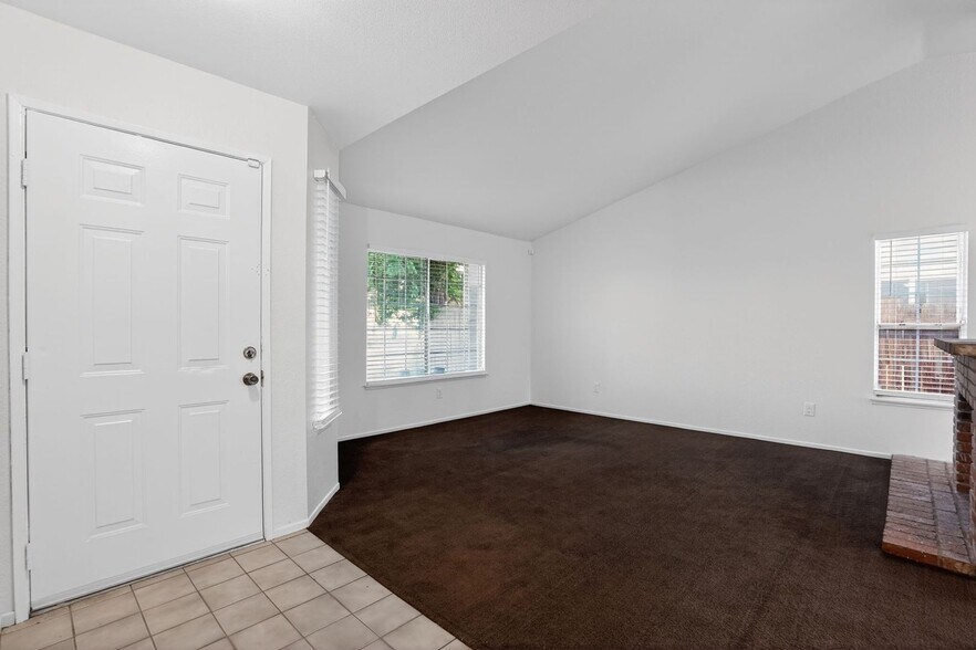 Building Photo - 705 Desert Calico Dr
