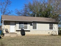 Building Photo - 2 Bedroom 1 Bath w/ Office