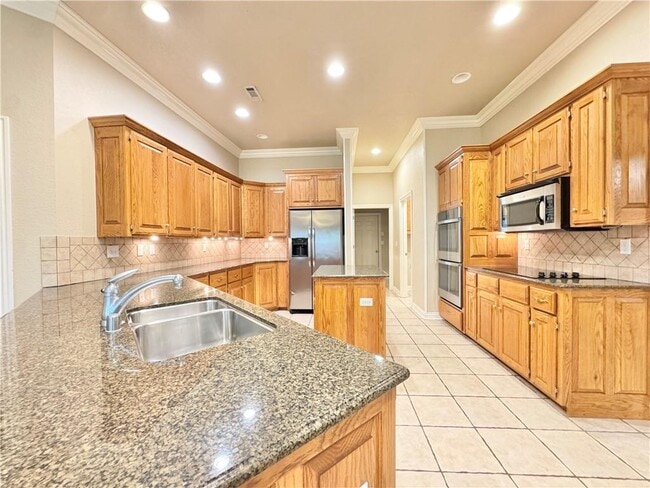Building Photo - 2914 S College Dr
