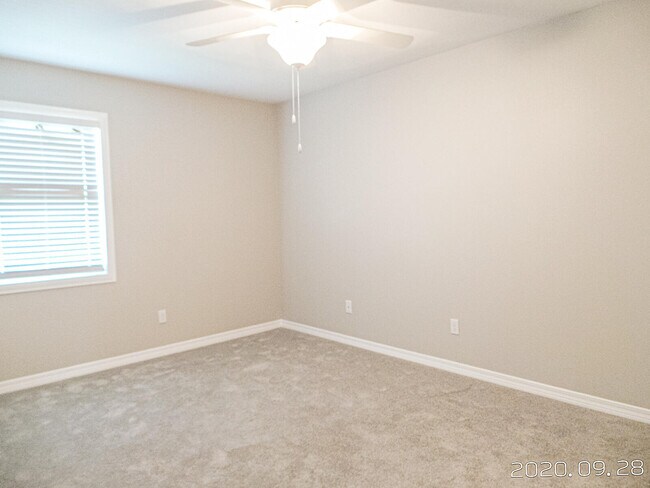 Building Photo - 723 S Berthe Ave