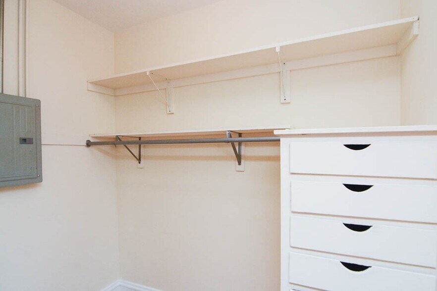 Building Photo - 4349 N Damen Ave