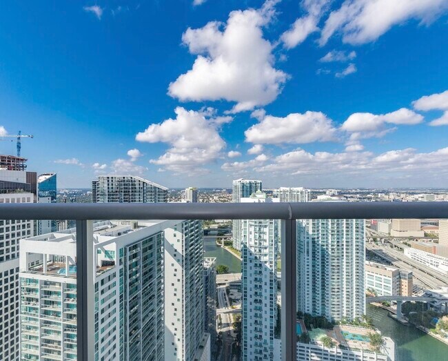 Building Photo - 485 Brickell Ave