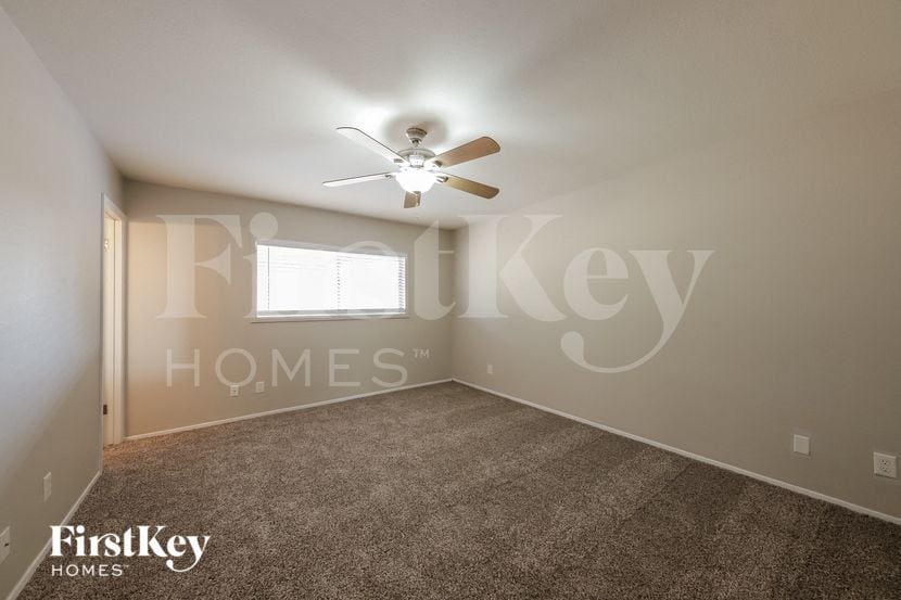 Building Photo - 4702 W Paradise Ln