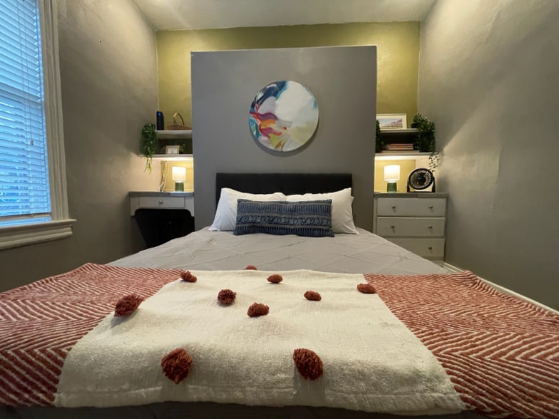 Building Photo - 832 Caledonia St