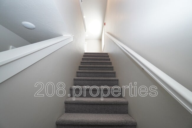 Building Photo - 431 2nd Ave N