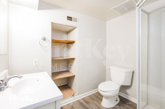 Building Photo - 18523 Oak Ave