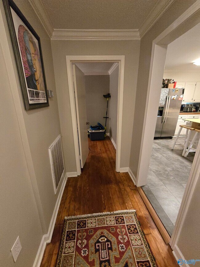 Building Photo - 410 McCullough Ave NE