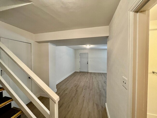 Building Photo - Newly Renovated Seattle 3bed 2bath Home