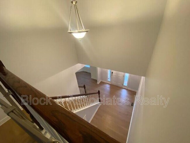 Building Photo - 2916 Chatelaine Pl