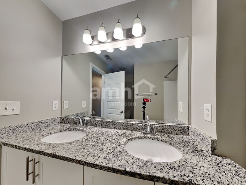 Building Photo - 5211 Tupelo St